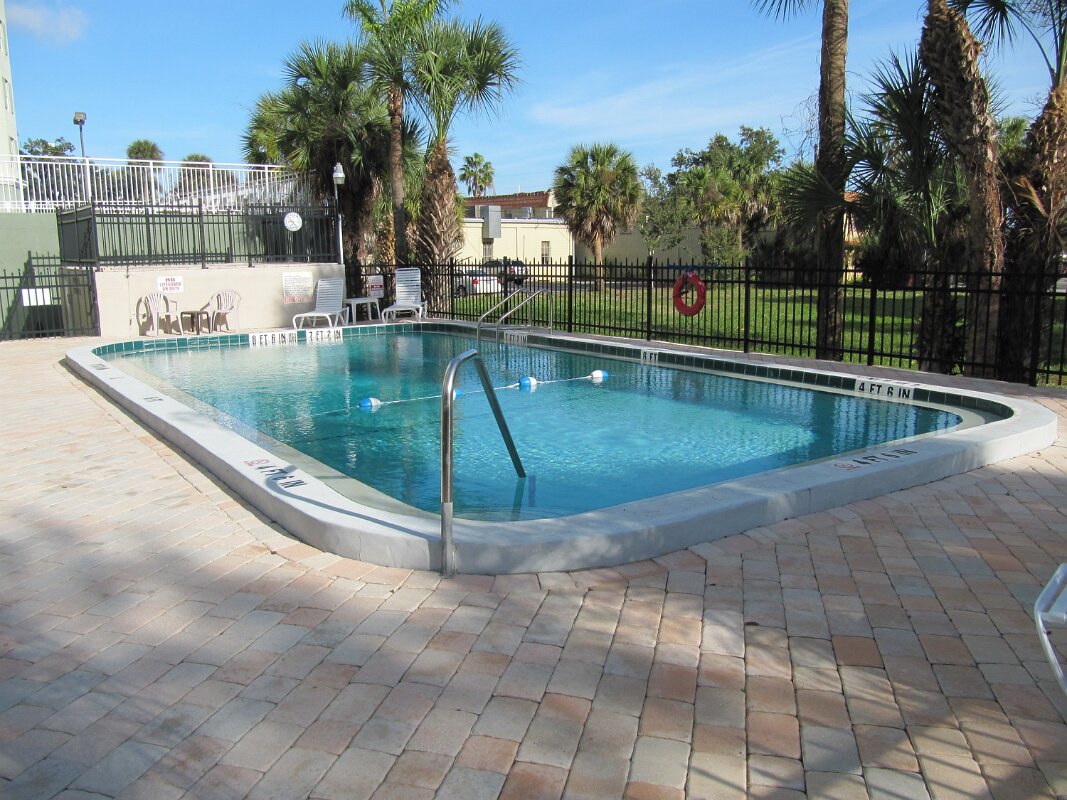 Melbourne_Harbor_Codos_Pool